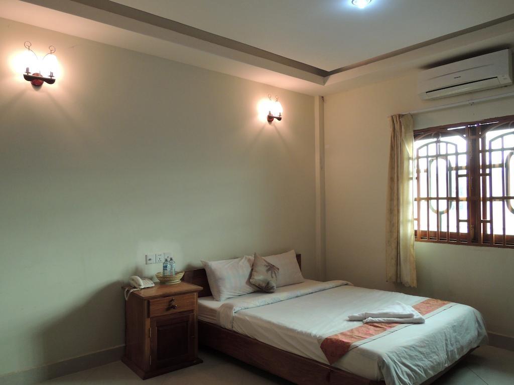 Lux Star Town Hotel Phnom Penh Exterior photo