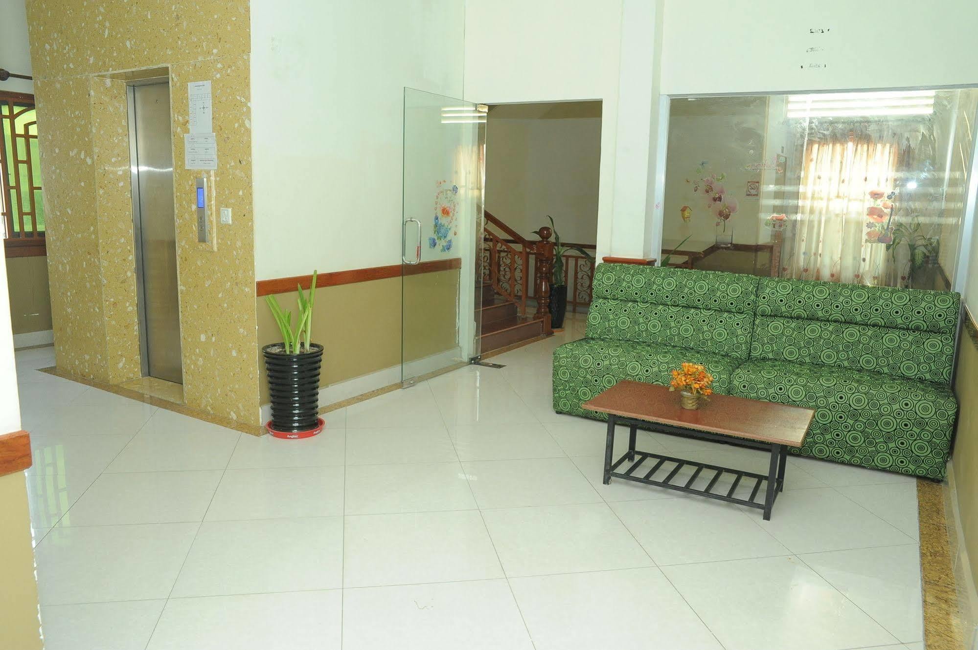 Lux Star Town Hotel Phnom Penh Exterior photo
