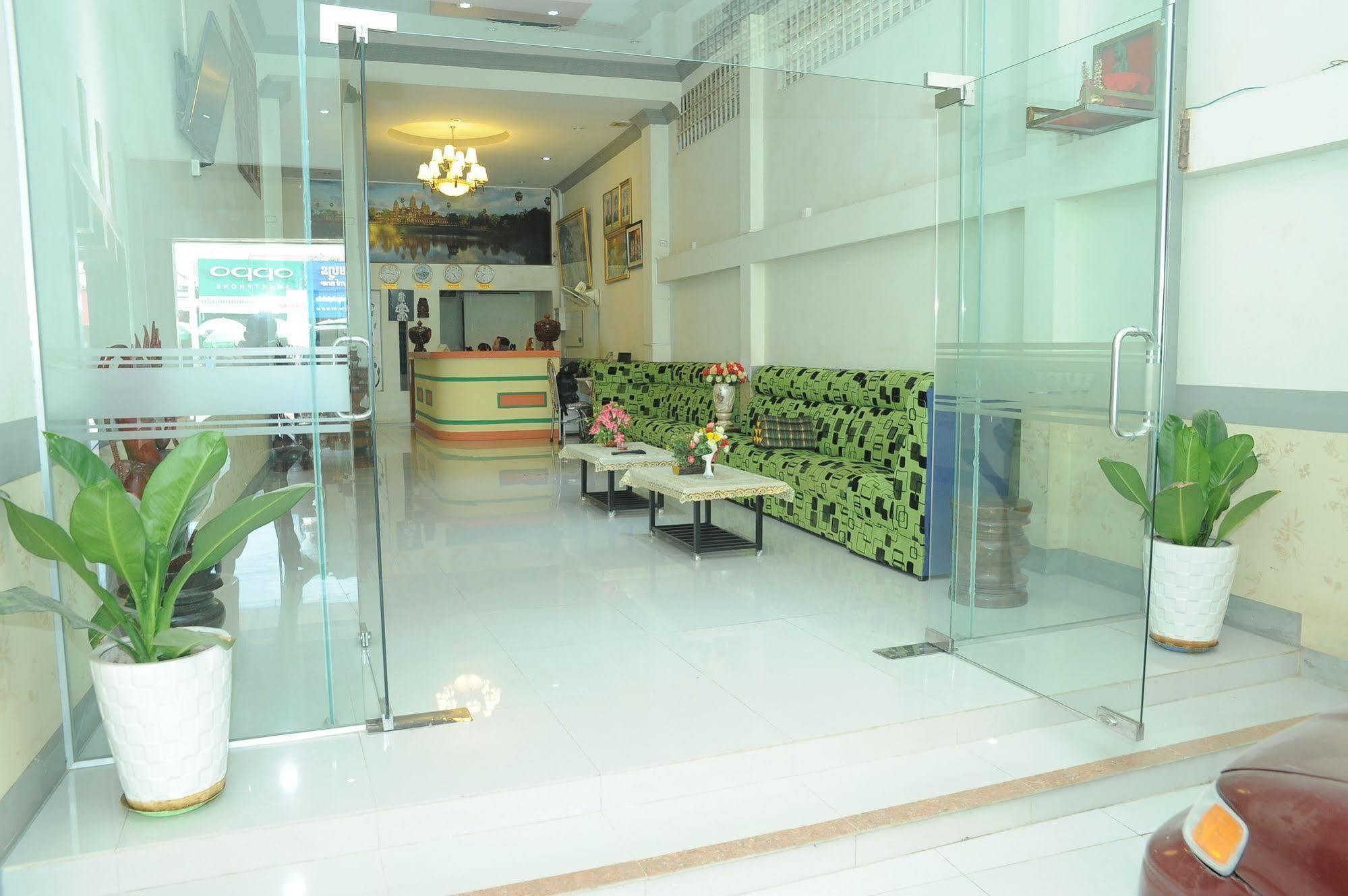 Lux Star Town Hotel Phnom Penh Exterior photo