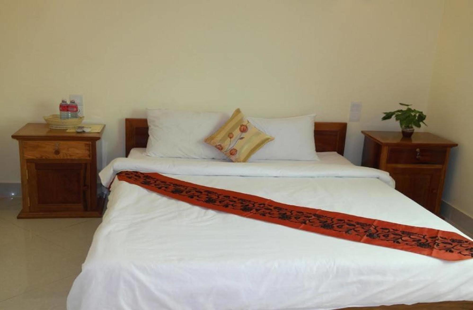 Lux Star Town Hotel Phnom Penh Exterior photo