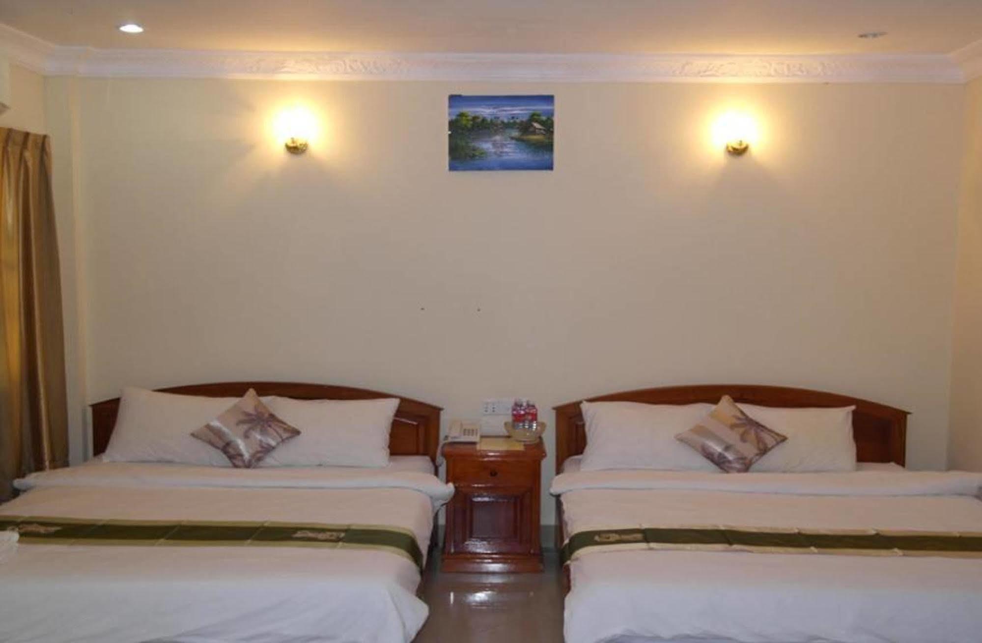 Lux Star Town Hotel Phnom Penh Exterior photo
