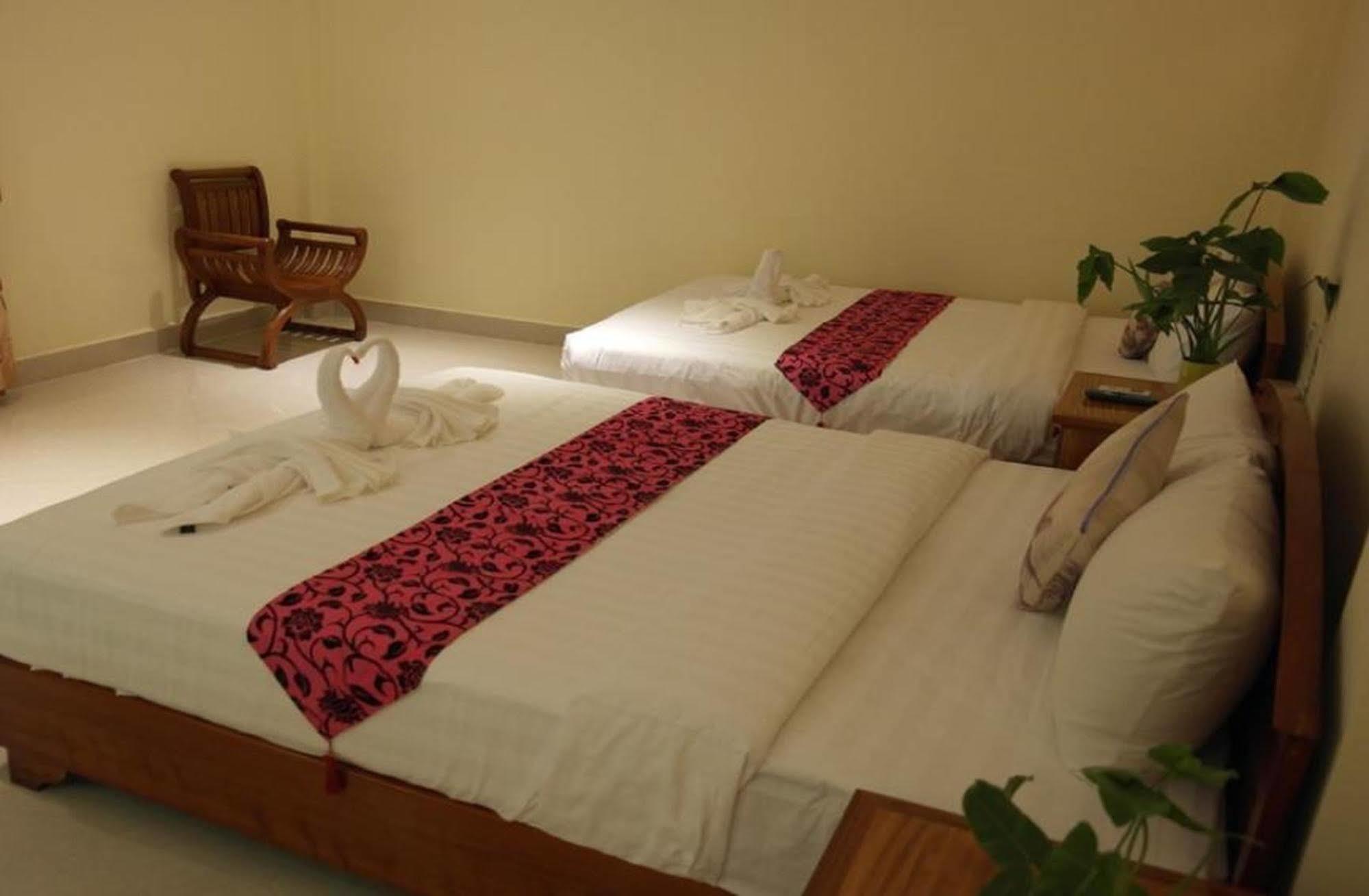Lux Star Town Hotel Phnom Penh Exterior photo