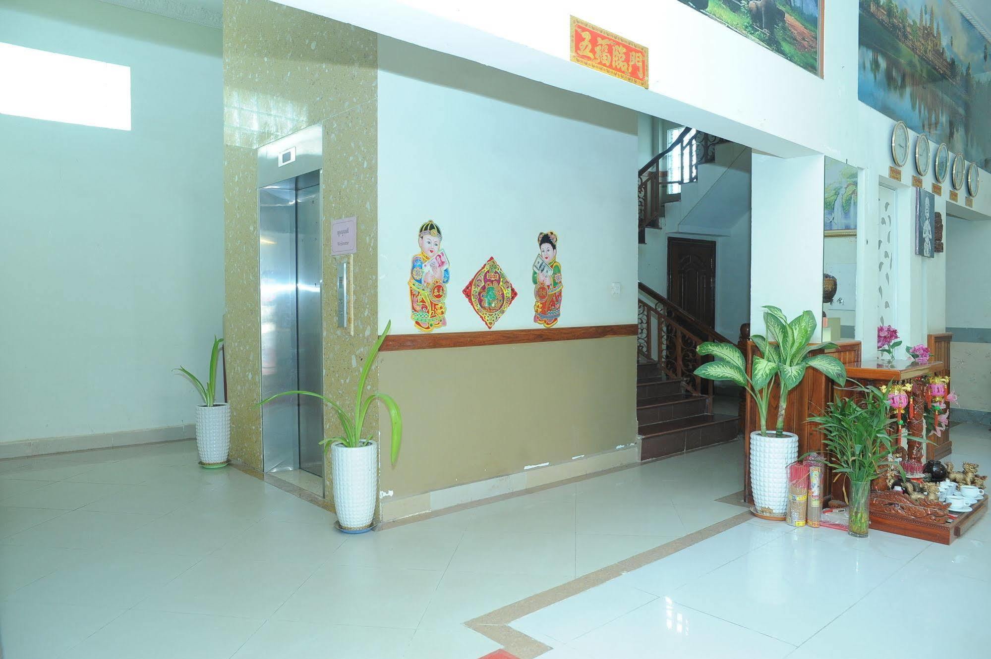 Lux Star Town Hotel Phnom Penh Exterior photo