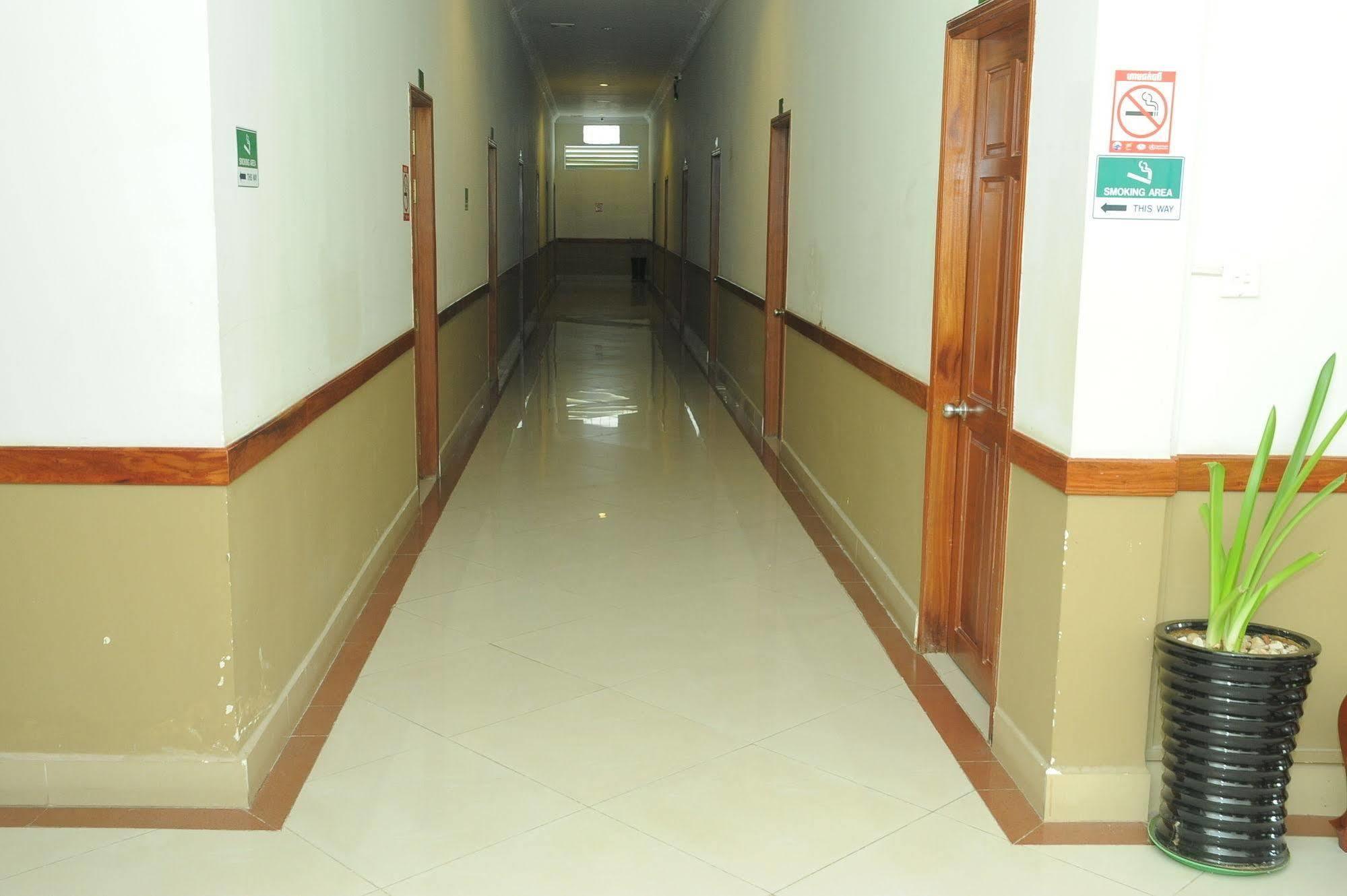 Lux Star Town Hotel Phnom Penh Exterior photo